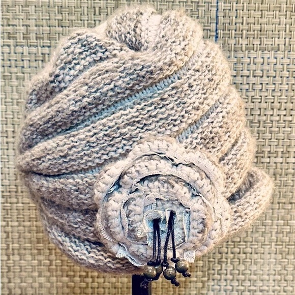 C.C Rosette Beige & Cream Acrylic Knit Hat OS - Picture 1 of 5